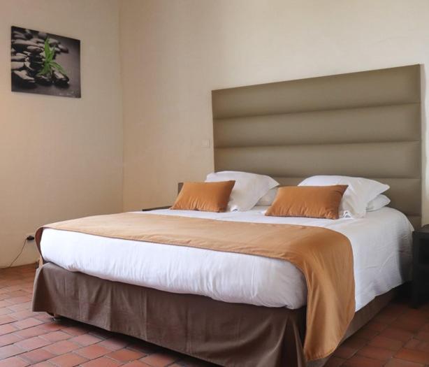 Domaine Du Normandoux, The Originals Relais Hotel Terce Bagian luar foto