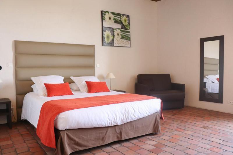 Domaine Du Normandoux, The Originals Relais Hotel Terce Bagian luar foto