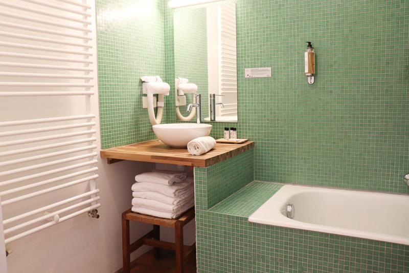 Domaine Du Normandoux, The Originals Relais Hotel Terce Bagian luar foto